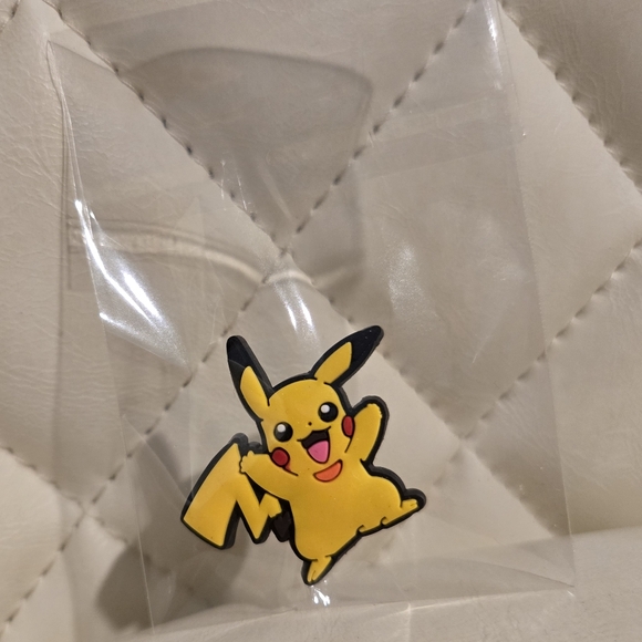 3/$10 Waving Pikachu Croc Charm Pokemon - Picture 1 of 2